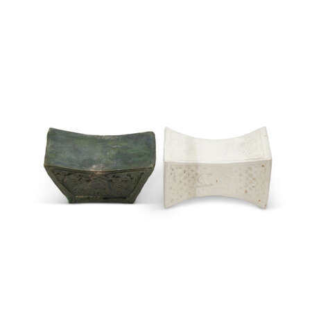 A WHITE-GLAZED PILLOW AND A GREEN-GLAZED PILLOW - фото 2