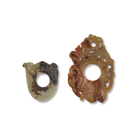 A BLACK AND WHITE JADE ARCHER’S RING PENDANT AND A RUSSET JADE ‘CHICKEN HEART’ PENDANT - photo 1