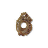A BLACK AND WHITE JADE ARCHER’S RING PENDANT AND A RUSSET JADE ‘CHICKEN HEART’ PENDANT - фото 4