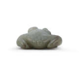 A SMALL CELADON JADE CARVING OF A TOAD - фото 4