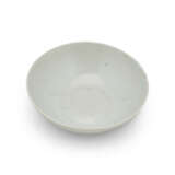 AN ANHUA DECORATED WHITE-GLAZED MANTOUBOWL - фото 1
