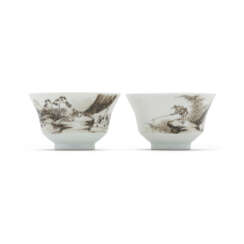 A PAIR OF GRISAILLE-DECORATED ‘LANDSCAPE’ CUPS