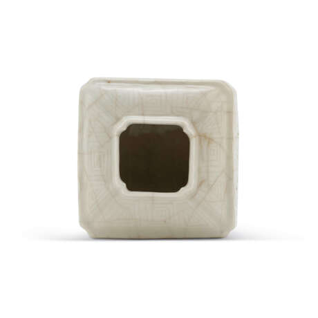 A SMALL SOFT-PASTE SQUARE WASHER - фото 7