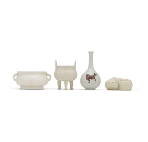 A GROUP OF THREE WHITE-GLAZED VESSELS AND A COPPER-RED-DECORATED BOTTLE VASE - photo 1