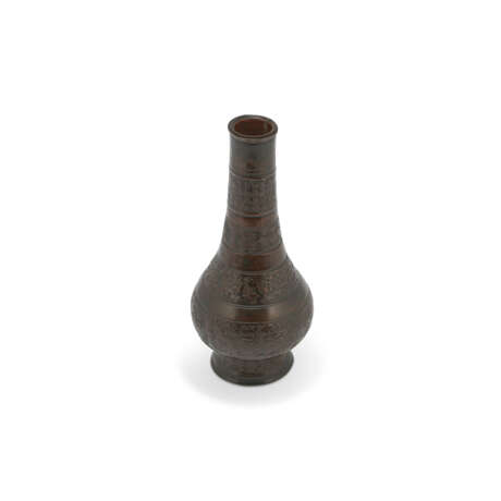 A BRONZE ‘WAVE’ PEAR-SHAPED VASE - photo 5