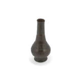 A BRONZE ‘WAVE’ PEAR-SHAPED VASE - photo 5