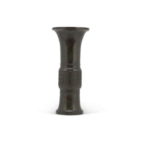 A BRONZE 'TAOTIE' VASE, GU - photo 2