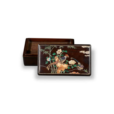 A HARDSTONE AND MOTHER-OF-PEARL INLAID ZITAN BOX AND COVER - photo 2