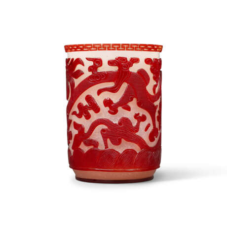 A RED-OVERLAY WHITE GLASS ‘DRAGON’ BRUSH POT - photo 2