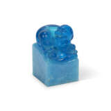 A BLUE GLASS ‘LION’ SQUARE SEAL - photo 1