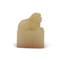 A SMALL SOAPSTONE 'LION' SEAL