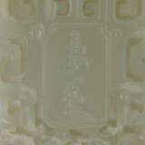A RETICULATED WHITE JADE `ABSTINENCE’ PLAQUE - Foto 3
