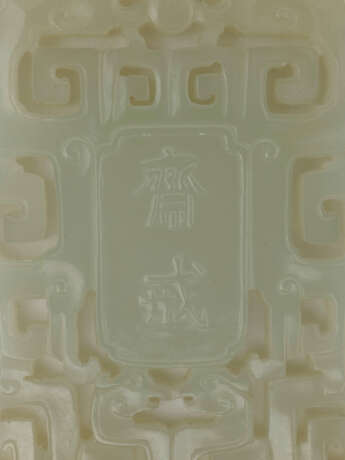 A RETICULATED WHITE JADE `ABSTINENCE’ PLAQUE - фото 4