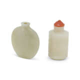 A WHITE JADE CYLINDRICAL SNUFF BOTTLE AND AN IMPERIALLY INSCRIBED GREENISH-WHITE JADE SNUFF BOTTLE - фото 4
