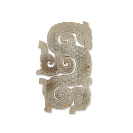 A JADE ‘DRAGON’ PENDANT, HUANG AND TWO JADE DRAGON-FORM PENDANTS - фото 3