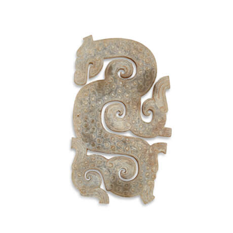 A JADE ‘DRAGON’ PENDANT, HUANG AND TWO JADE DRAGON-FORM PENDANTS - фото 5