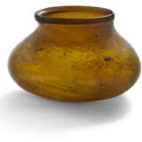 A MEROVINGIAN AMBER GLASS BAG BEAKER - фото 1