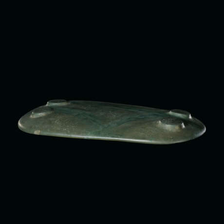 A LARGE EGYPTIAN SCHIST OFFERING DISH - фото 4