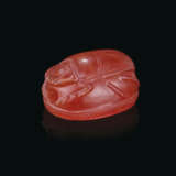 AN ETRUSCAN CARNELIAN SCARAB WITH HERCLE CARRYING A BOULDER - фото 2