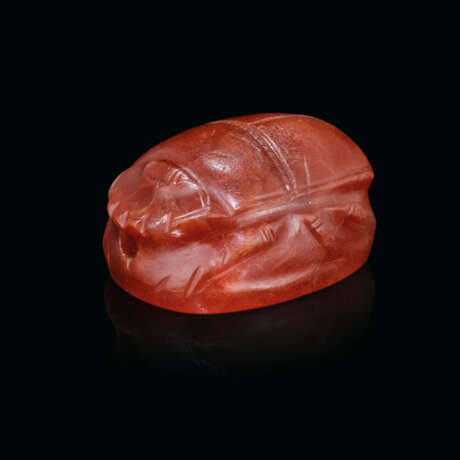 AN ETRUSCAN CARNELIAN SCARAB WITH HERCLE ON A RAFT - Foto 2