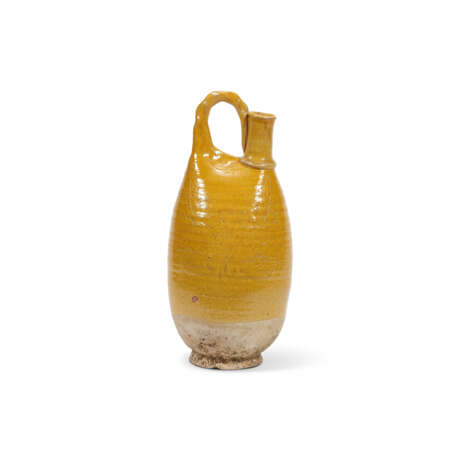 AN AMBER-GLAZED FLASK AND AN AMBER-GLAZED DOUBLE GOURD-FORM EWER - photo 2
