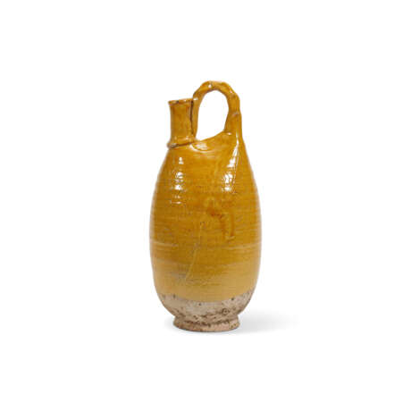 AN AMBER-GLAZED FLASK AND AN AMBER-GLAZED DOUBLE GOURD-FORM EWER - photo 3