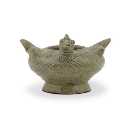 A GREEN-GLAZED BIRD-FORM WASHER - photo 2