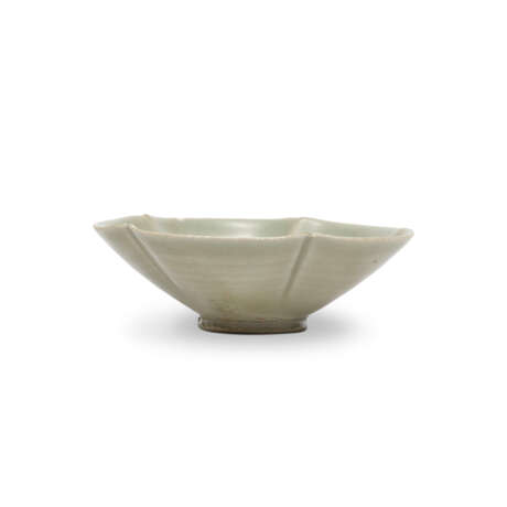 A CELADON YAOZHOU FLORAL-FROM BOWL - фото 2