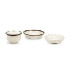 A GROUP OF THREE DING-TYPE VESSELS
