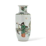 A FAMILLE VERTE AND GILT DECORATED ‘FIGURAL’ VASE - photo 3