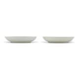 A PAIR OF FAMILLE ROSE DISHES - Foto 3
