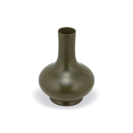 A TEADUST-GLAZED BOTTLE VASE - Foto 2