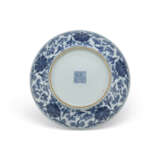 TWO BLUE AND WHITE 'FLOWER' DISHES - photo 6