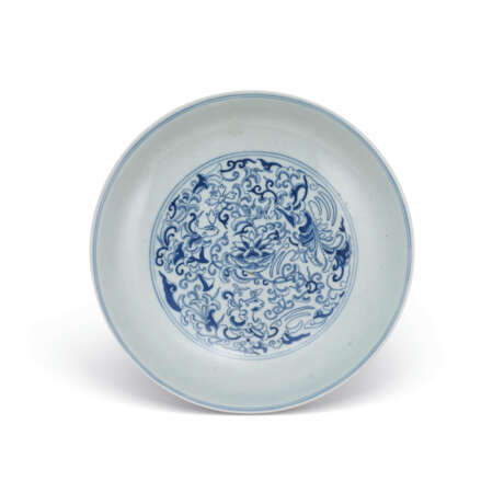 TWO BLUE AND WHITE 'FLOWER' DISHES - photo 7