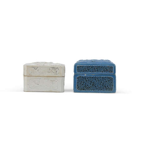 TWO PORCELAIN SEAL PASTE BOXES AND COVERS - photo 9