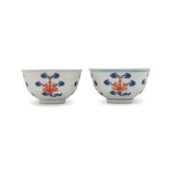 A PAIR OF SMALL IRON-RED-DECORATED BLUE AND WHITE BOWLS