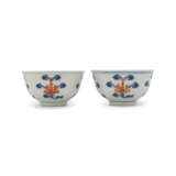 A PAIR OF SMALL IRON-RED-DECORATED BLUE AND WHITE BOWLS - photo 1