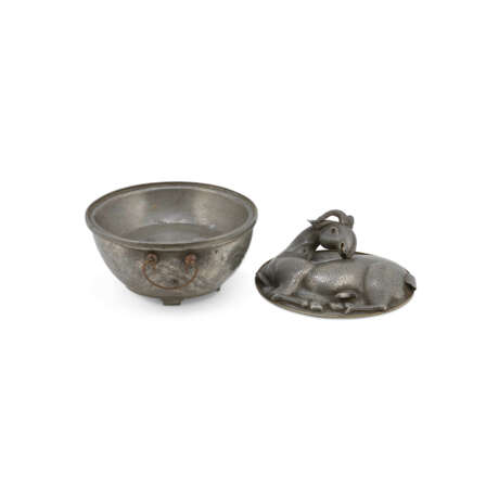 TWO PEWTER FOOD-WARMER AND COVER - photo 5