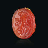 AN ETRUSCAN CARNELIAN SCARAB WITH HERCLE AND SERPENT - photo 1