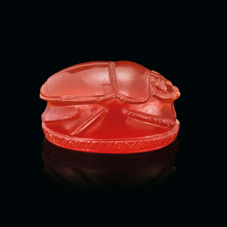 AN ETRUSCAN CARNELIAN SCARAB WITH HERCLE AND SERPENT - фото 2