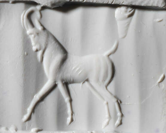 A GRECO-PERSIAN CALCIFIED CHALCEDONY CYLINDER SEAL WITH A GOAT - фото 2