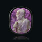 A EUROPEAN ONYX CAMEO WITH A BEARDED MAN HOLDING A SCROLL - Foto 1