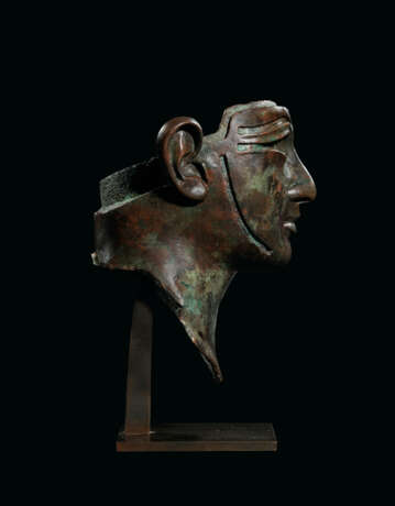 AN EGYPTIAN BRONZE HEAD OF A KING - Foto 3