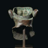 AN EGYPTIAN BRONZE HEAD OF A KING - фото 4