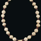 AN EAST GREEK ELECTRUM AND GARNET NECKLACE - photo 3