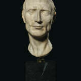 A ROMAN MARBLE PORTRAIT HEAD OF A MAN - photo 2