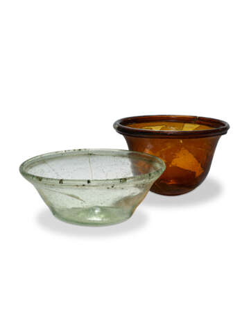 TWO MEROVINGIAN GLASS PALM CUPS - photo 1