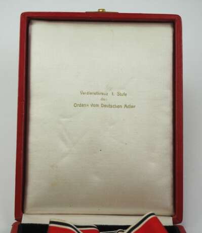 Deutscher Adler Orden, 2. Modell (1939-1945), Verdienstkreuz 1. Stufe (ab 1943, 3. Klasse), im Etui. - Foto 7