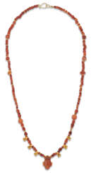 AN EGYPTIAN CARNELIAN AND GOLD BEAD NECKLACE WITH A CARNELIAN &#39;IB&#39; HEART AMULET