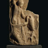 A ROMAN MARBLE RELIEF OF LEDA AND THE SWAN - Foto 1